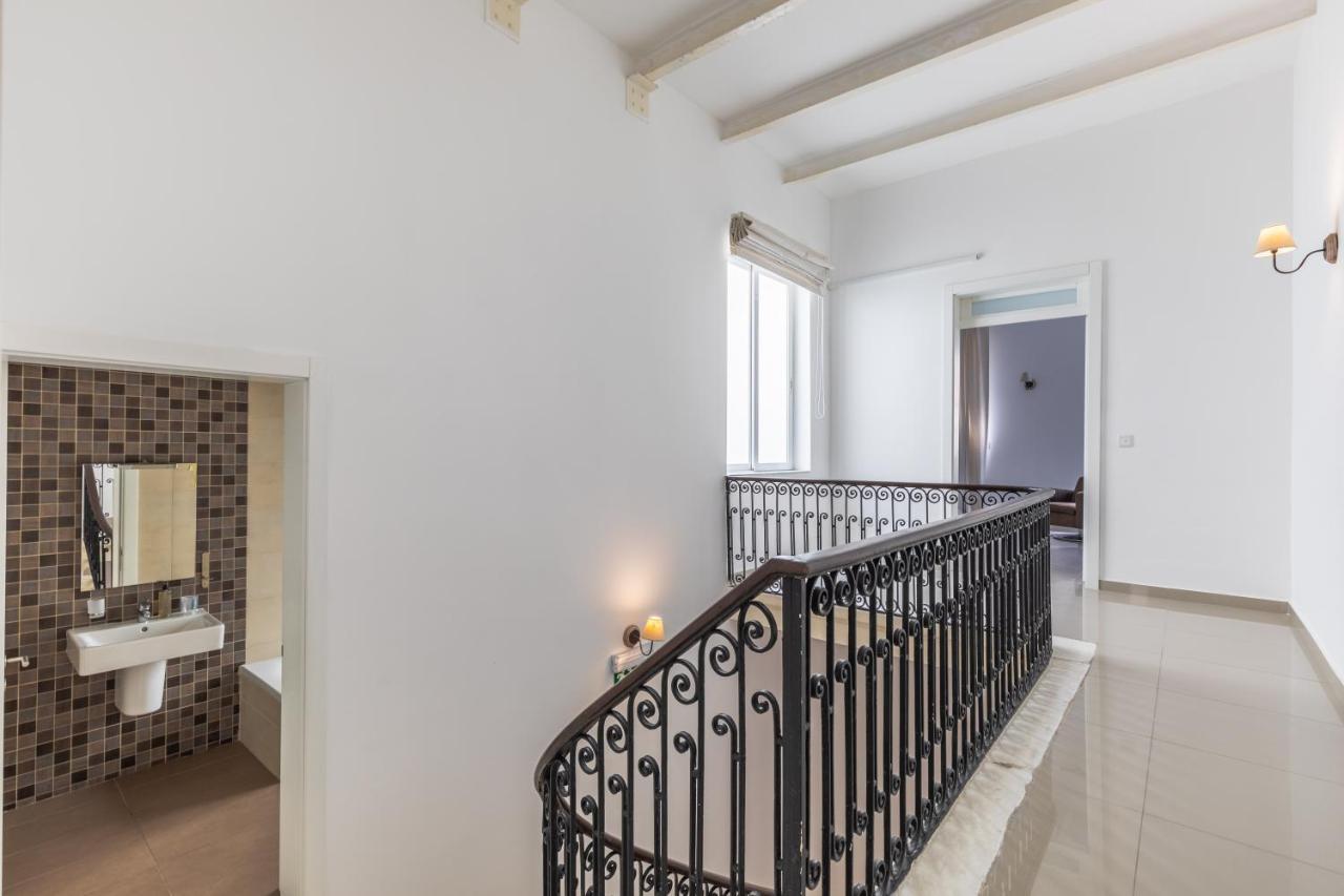 Charming Four Bedroom Townhouse One Minute Away From The Seafront Sliema Exterior foto